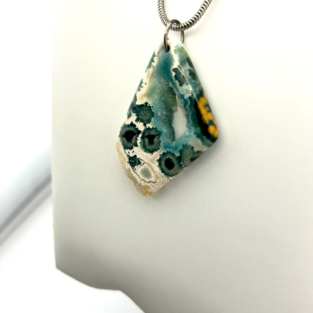 Vintage Ocean Jasper Geode Pendant Silver Toned Rope Chain - Picture 7 of 8